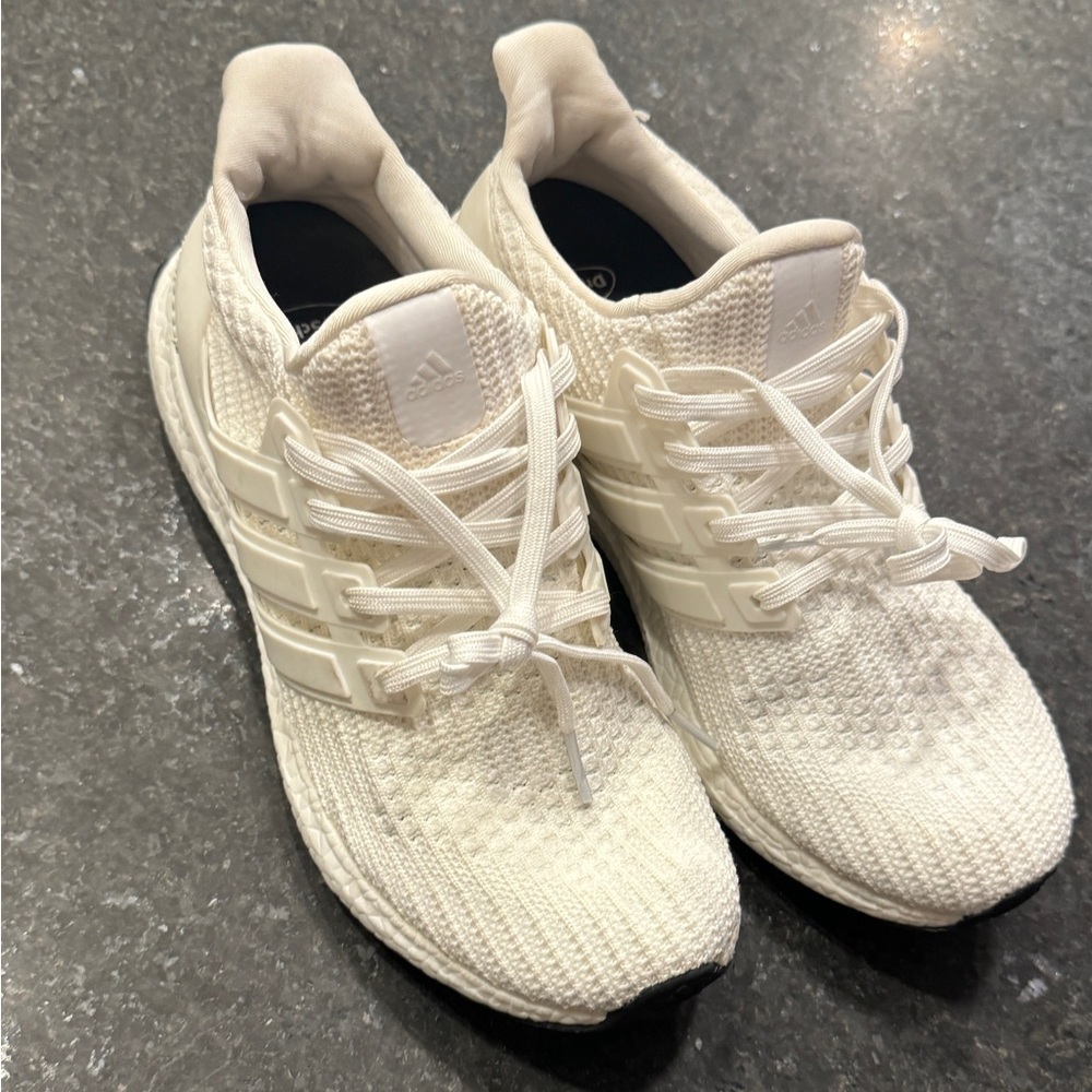 WHITE ADIDAS ULTRABOOST M8